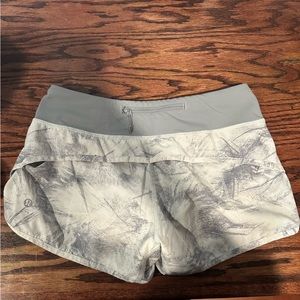Lulu Lemon speed up pattern shorts. Size 4